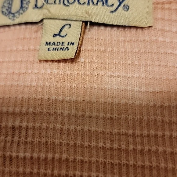 Democracy Blush Floral Blouse - Picture 4 of 5